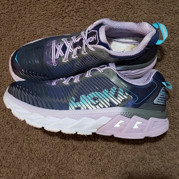 Hoka Shoes - hoka arahi